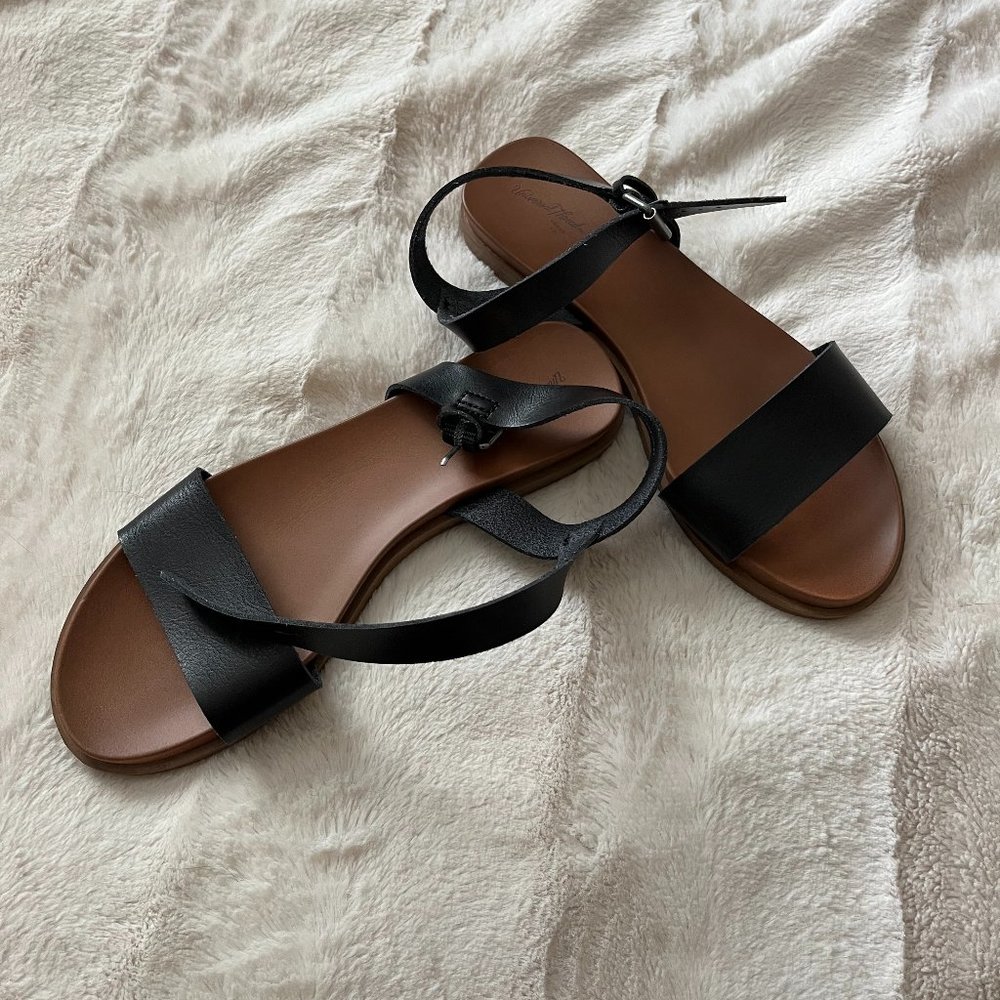 Universal Thread Black Sandals